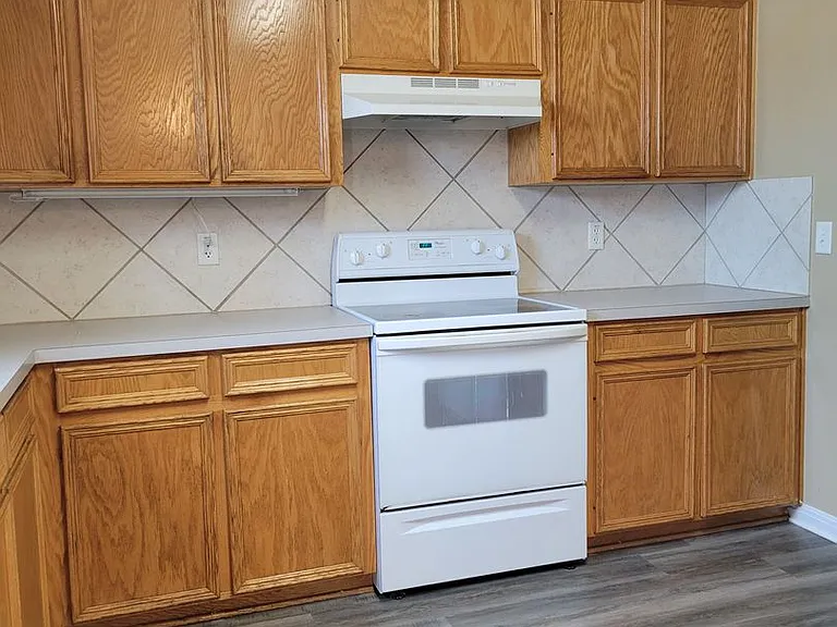2611 Echo Dr — Photo 11