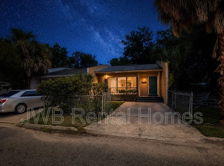 226 Spruce St — Photo 21