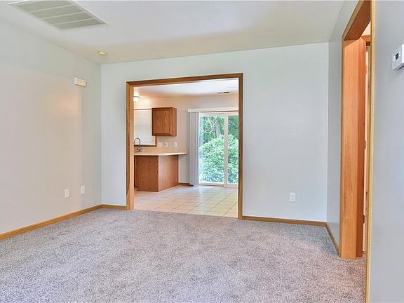 4th image of 670 Moyer Ave