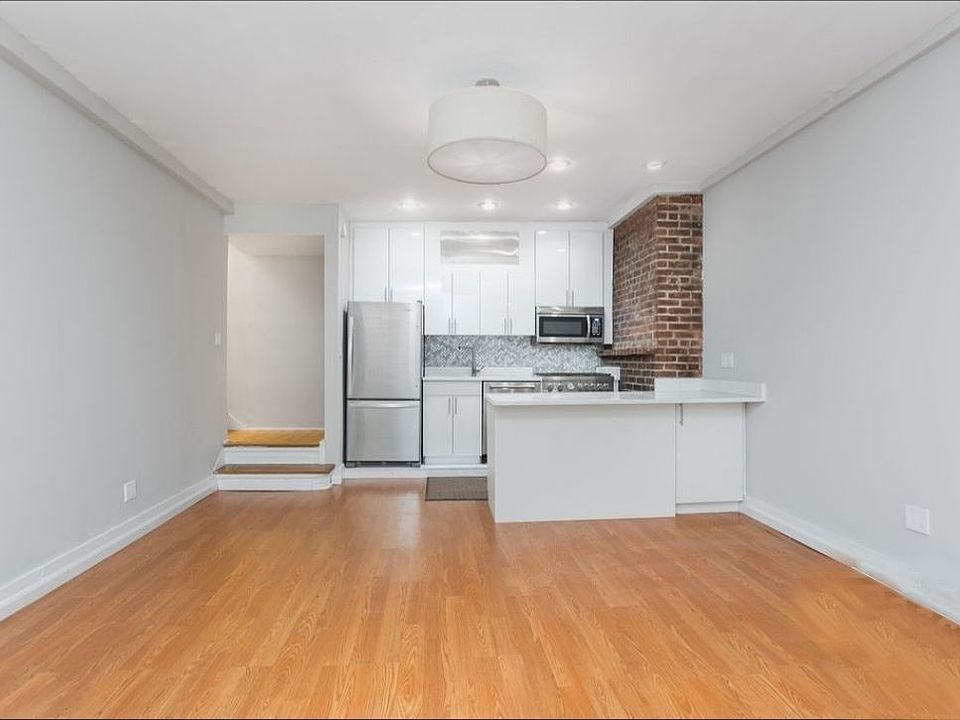 1st image of 9 Charlton St APT 2