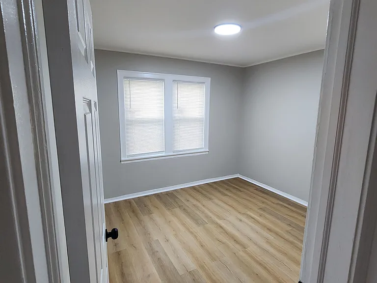 190 7th Pl — Photo 7