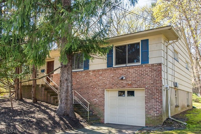 1st image of 25 Pleasant Valley Way