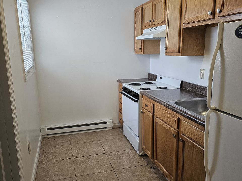 1st image of 2421 Blanchard Ave APT 2