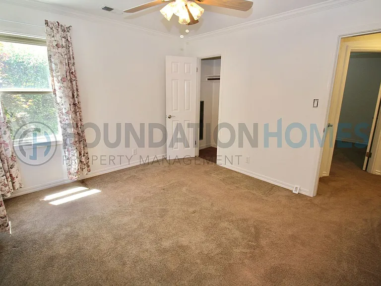 130 Suffield Ave — Photo 17