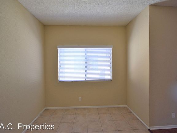 3rd image of 12142 Oxnard St APT 208