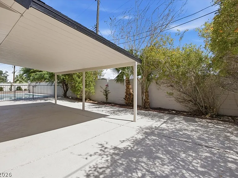 1300 Canosa Ave — Photo 14