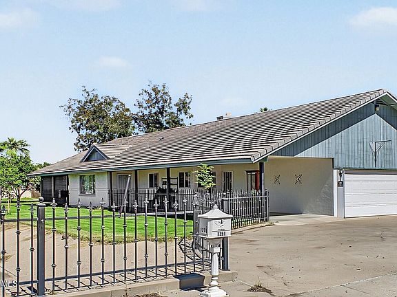 3rd image of 1251 N GILBERT Road