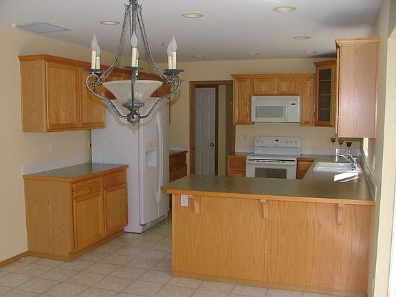 Lg Kitchen w/pantry