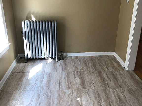 3rd image of 7654 S Phillips Ave Floor 3