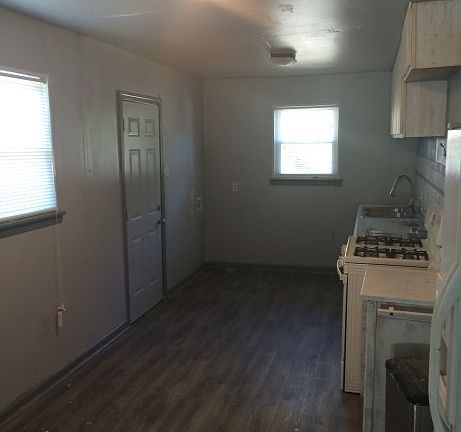 2nd image of 548 Sassafras Ave