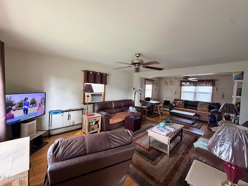 5th image of 158 8th Avenue