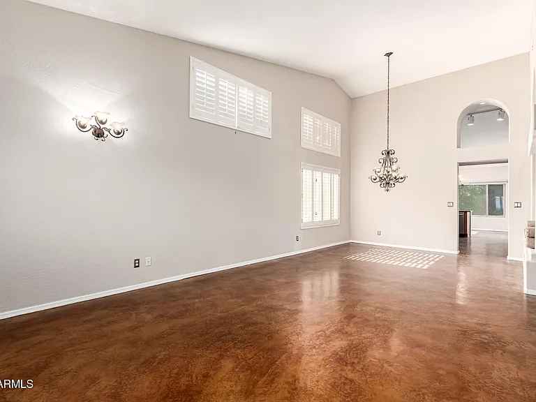 4704 E Hearn Rd — Photo 9