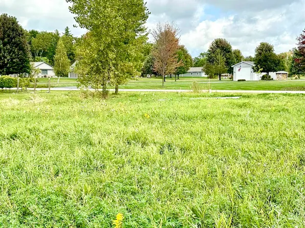 W2638 Autumn Blaze Trl, Seymour, WI 54165