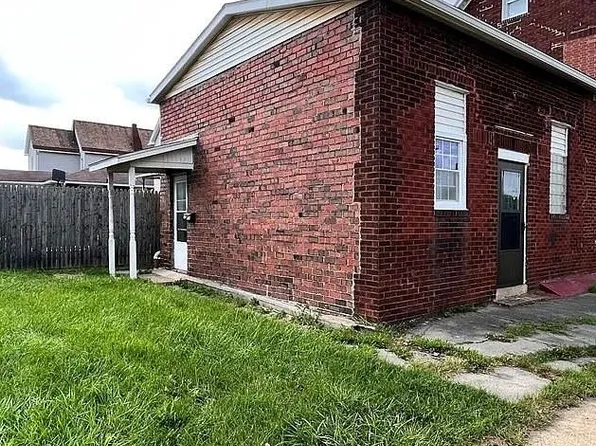 201 Crescent Ave APT 1, Ellwood City, PA 16117