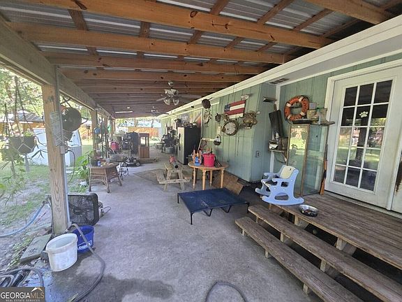 2nd image of 812 E 1st St