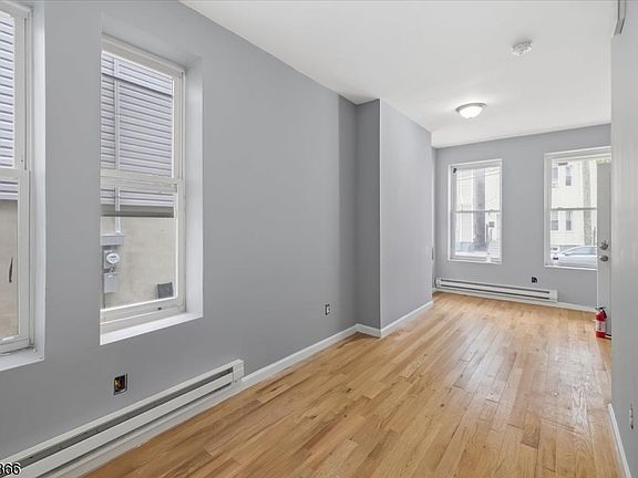 5th image of 422 18th Avenue