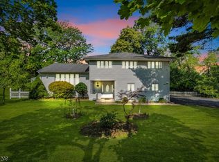36 Shrewsbury Dr, Livingston, NJ 07039