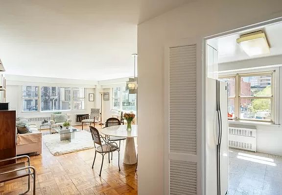 4th image of 2 Charlton St APT 4L