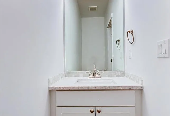 4 bed, 1900 sqft, $2,740 — Photo 3