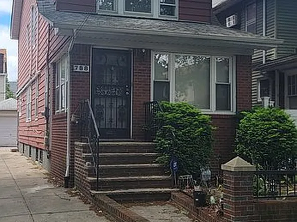 788 E 35th St, Brooklyn, NY 11210