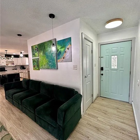 807 Walnut Ave — Photo 2