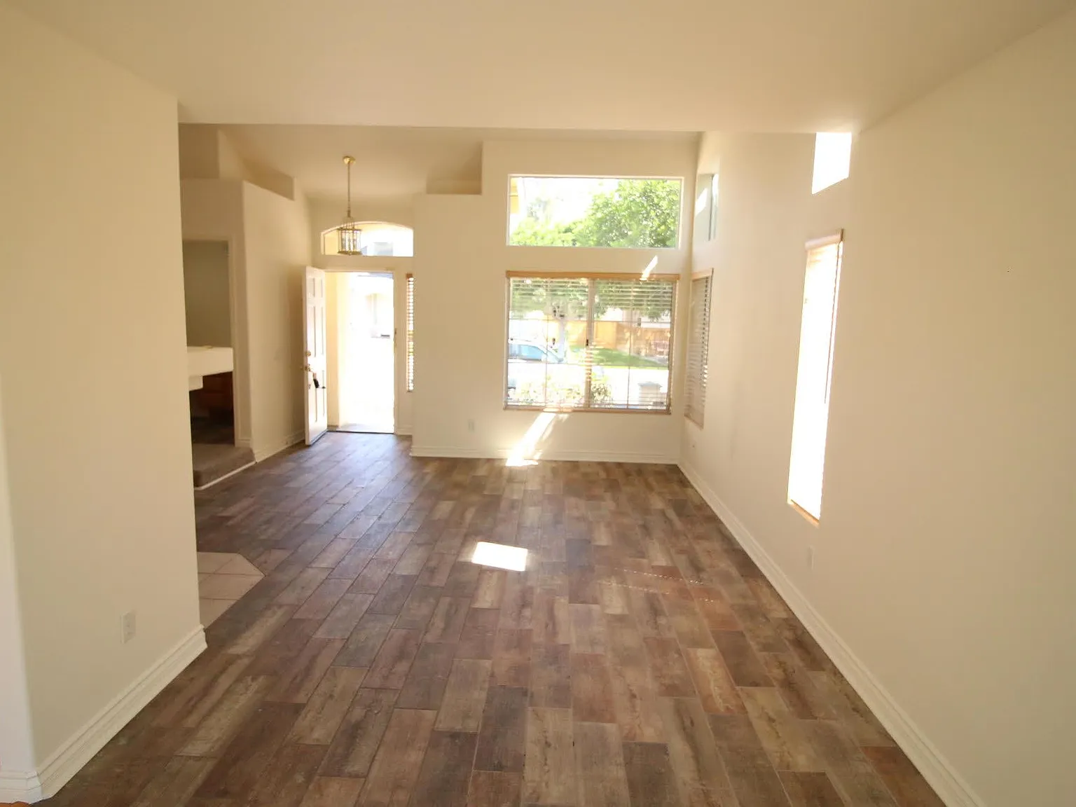 11905 Meriden Ln — Photo 4