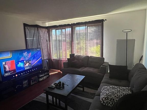 3rd image of 1425 Rainier Dr APT 4