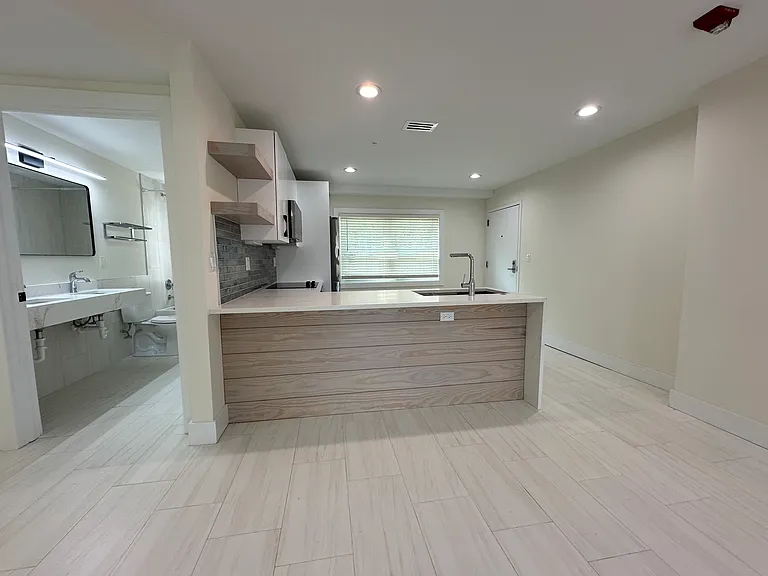 Ocean Reef Apartments — Photo 32