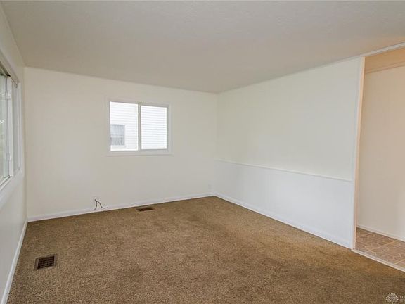 5th image of 124 W Harmon Dr