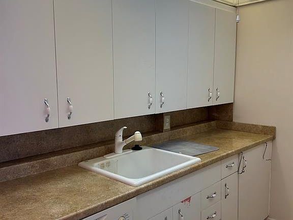 3rd image of 4087 Cornwall Dr