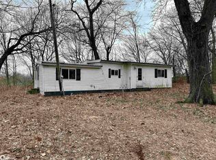 2369 Road 1300, Oquawka, IL 61469