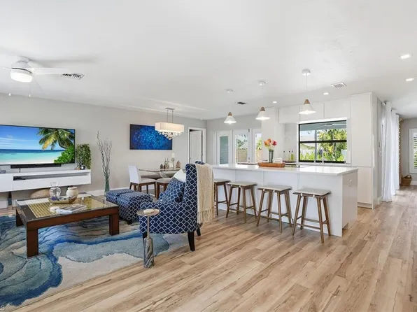 157 Willoughby DR, NAPLES, FL 34110