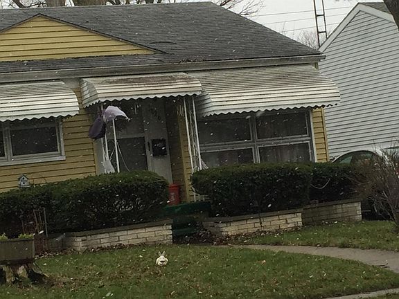 3rd image of 3826 Beechwood Ave