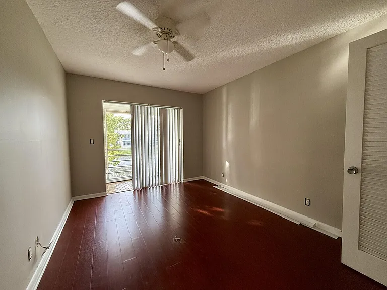 93 Sheffield St E #93-D — Photo 31