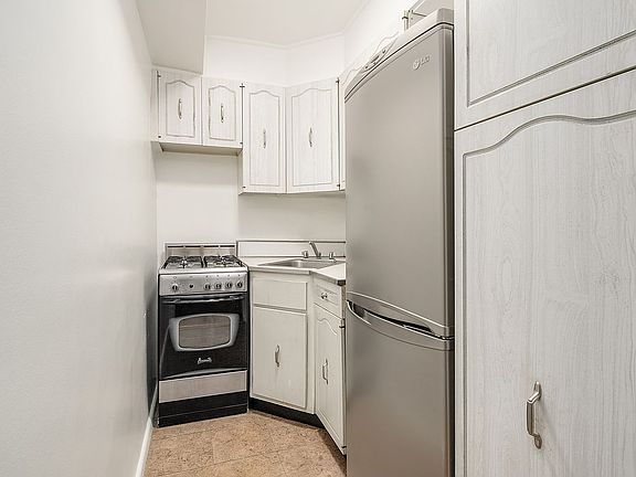 3rd image of 32 Gramercy Park S APT 2H