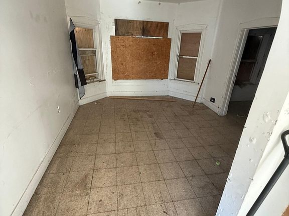 4th image of 1527 S 48th Ct