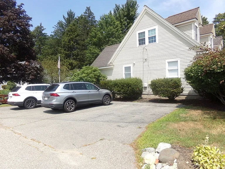 162 Middlesex Ave #1 — Photo 5