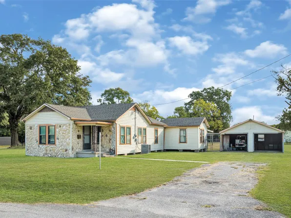 203 S 6th St, Highlands, TX 77562