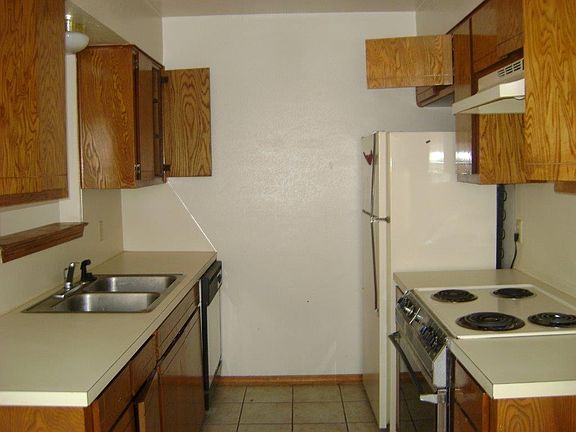 3rd image of 1510 NW Columbia Ave APT B