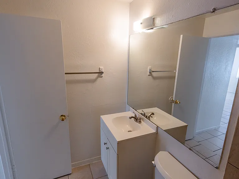 6528 W Windsor Ave — Photo 10