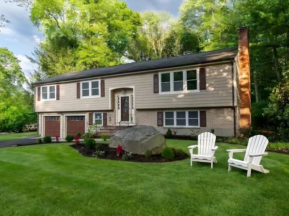 14 Travis Dr, Framingham, MA 01702
