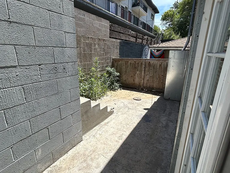3059 Hawthorn St — Photo 18