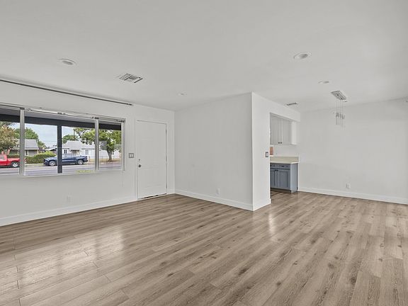 3rd image of 7952 White Oak Ave