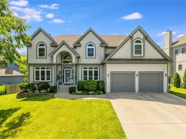 4000 SW Boulder Dr, Lees Summit, MO 64082