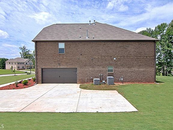 3rd image of 335 Navarre Dr