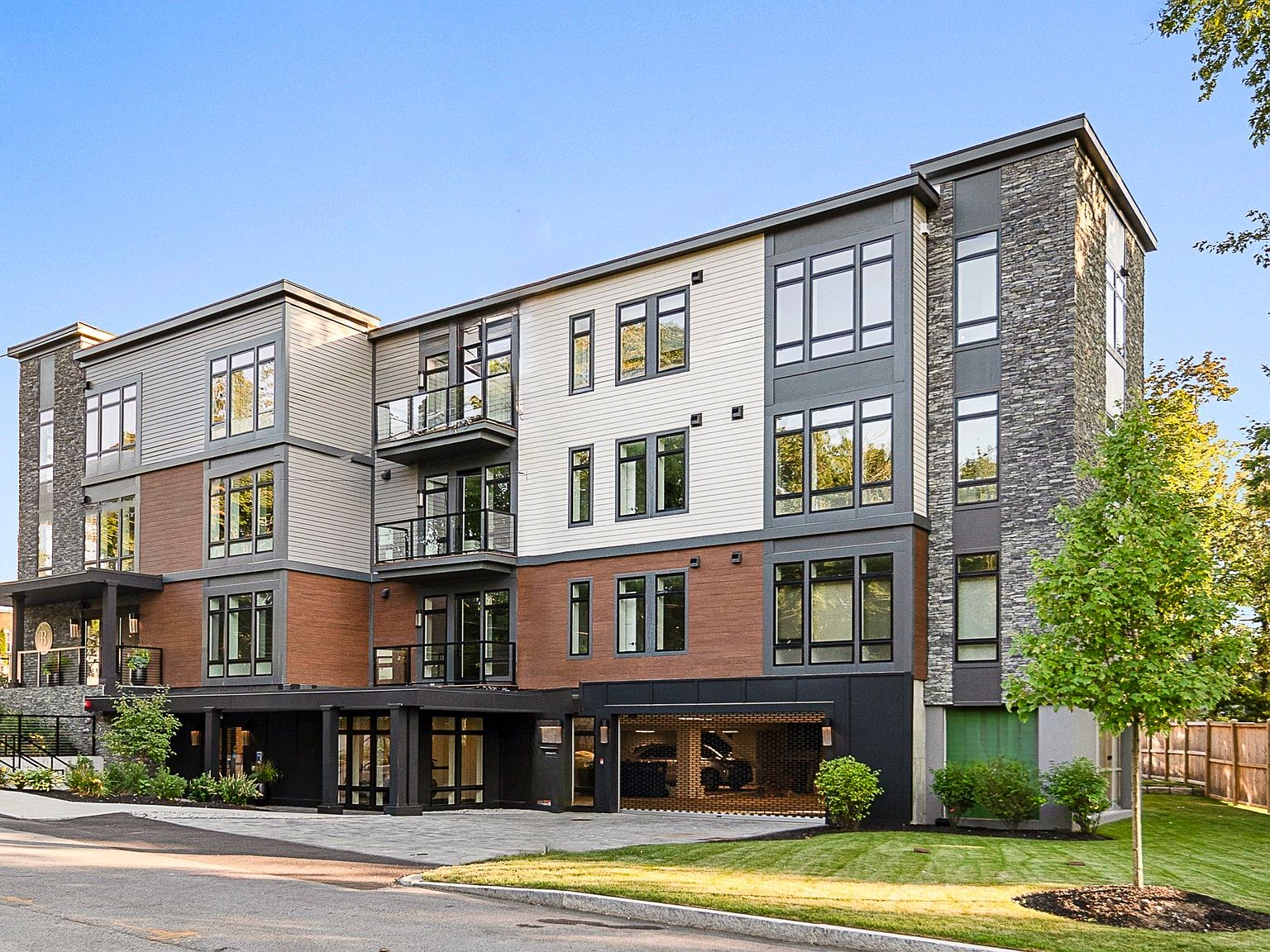 20 Kinmonth Rd #201 — Brae Burn Country Club