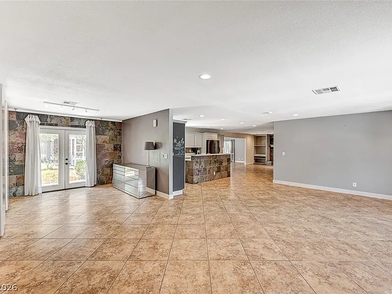 4153 Woodcrest Rd — Photo 8