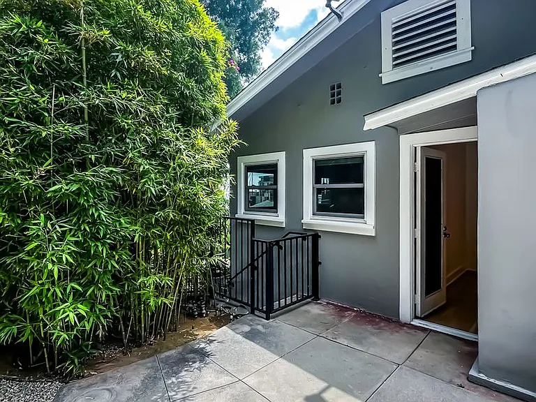 Unbelievable Stand-Alone 2-Bedroom House in Prime West Hollywood Hills — Photo 31