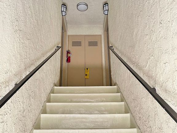 2nd image of 325 Redondo Ave #6315152