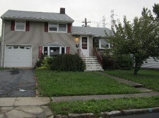 26 Webb Dr, Fords, NJ 08863